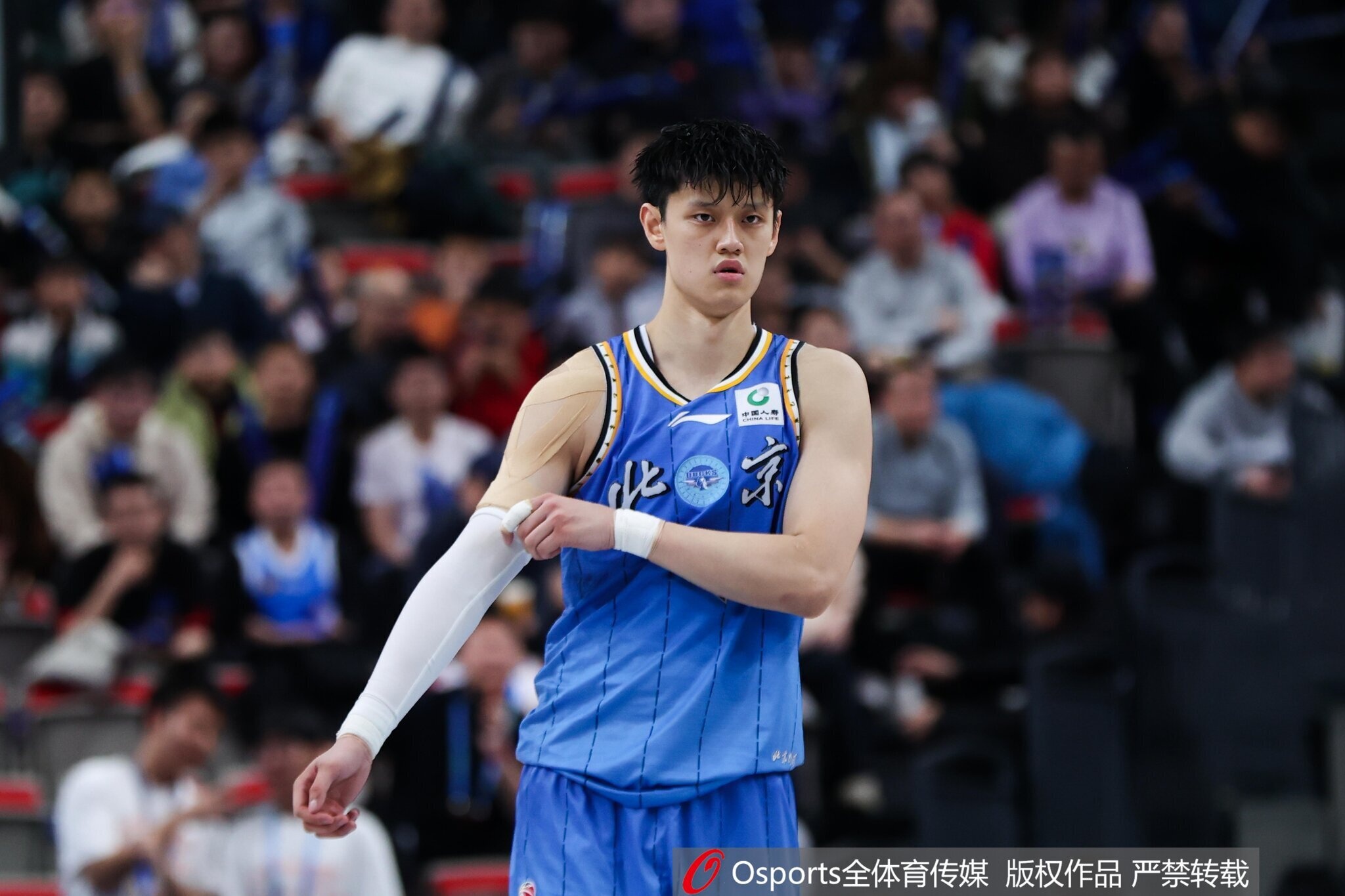 半岛体育官网-媒体人：广东G1忌惮北京内线 护筐差不停收缩给其他位置机会