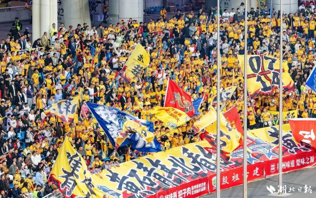 半岛体育网站-3万人齐声欢呼！“楚超”开幕，9.9元解锁的不止是足球