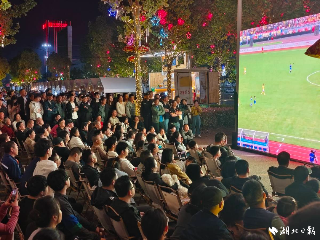 半岛体育网站-3万人齐声欢呼！“楚超”开幕，9.9元解锁的不止是足球